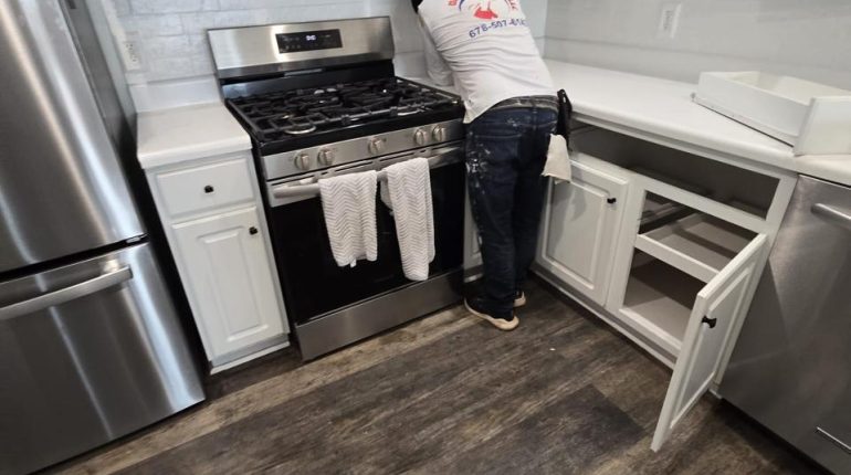 Kitchen Cabinet Makeover